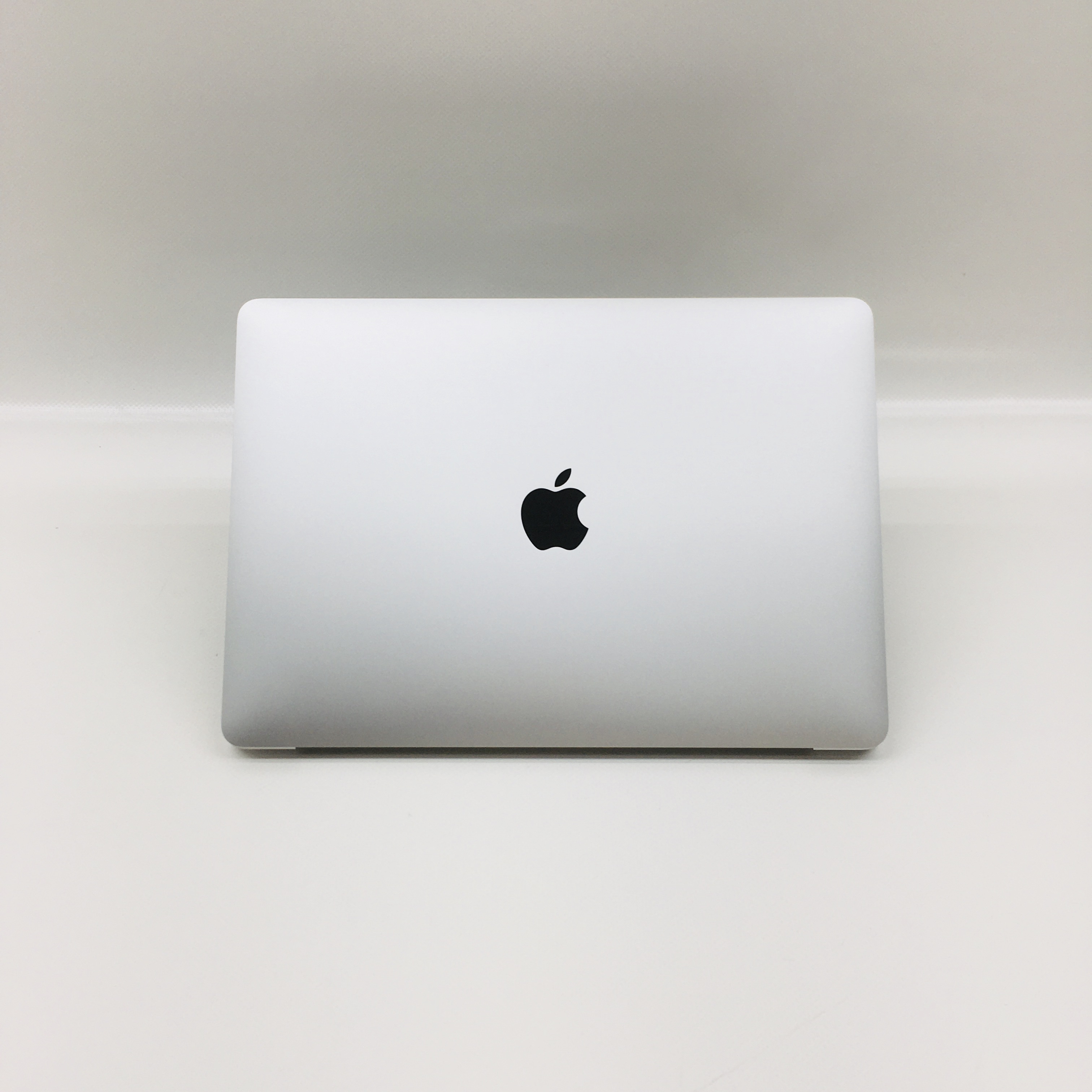 MacBook Air 13" M1 2020 (Apple M1 3.2 GHz 8 GB RAM 256 GB SSD), Silver, Apple M1 3.2 GHz, 8 GB RAM, 256 GB SSD, image 5